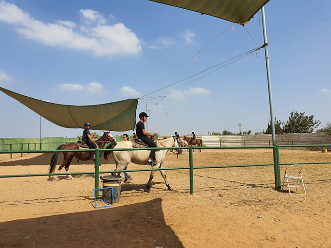 دورة ركوب خيل لطلاب العواشر في تكنولوجية جلجولية 